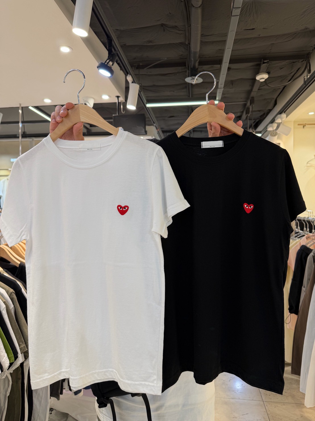 AS03-115122。❤️ 刺繡小愛心眼睛純棉T（韓國歐膩家）